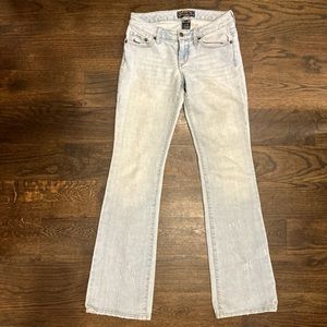 size 26 low rise light wash slightly distressed flared Seven7 vintage jeans